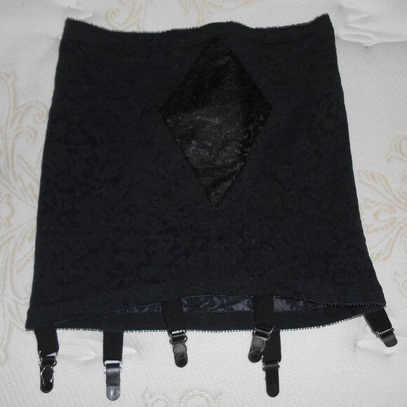 New Extra Firm Open Bottom Shaping Fashion Girdle. Size 28 (Medium). - Picture 5 of 5